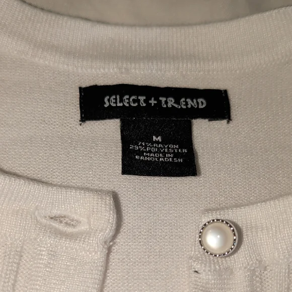 Women's White Ribbed Button-Front Cardigan - Picture 3 of 7